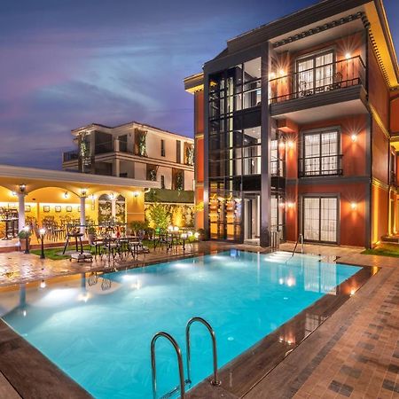Motif Hotel Çeşme Luaran gambar