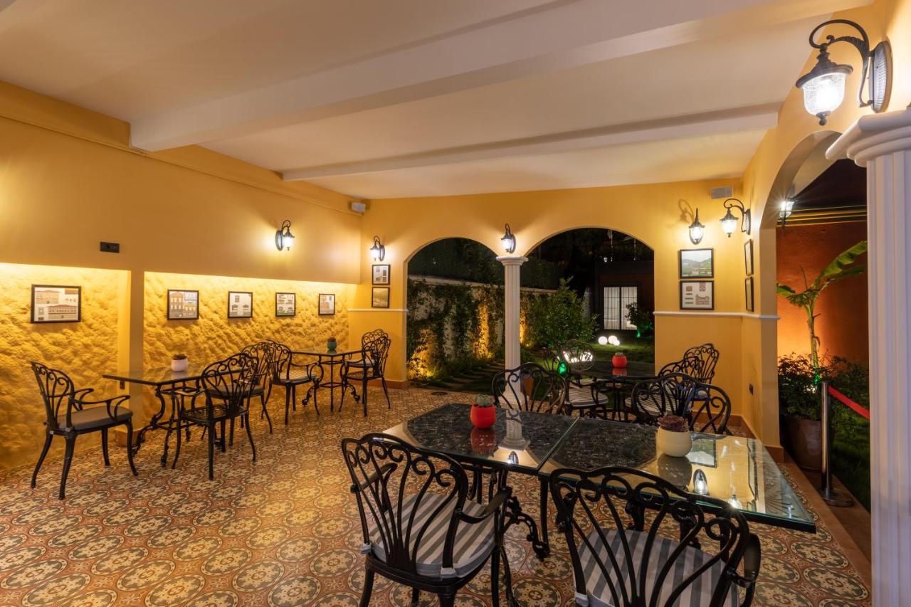 Motif Hotel Çeşme Luaran gambar